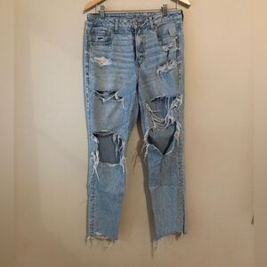 🚺 American Eagle | Distressed SZ 10 Jeans